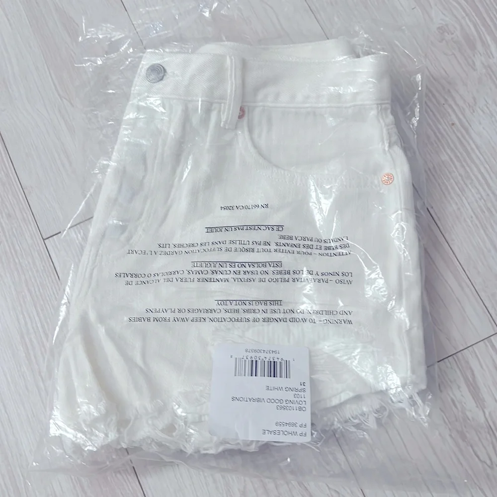 NWT Free People Loving Good Vibrations Short in Spring White - Picture 4 of 4